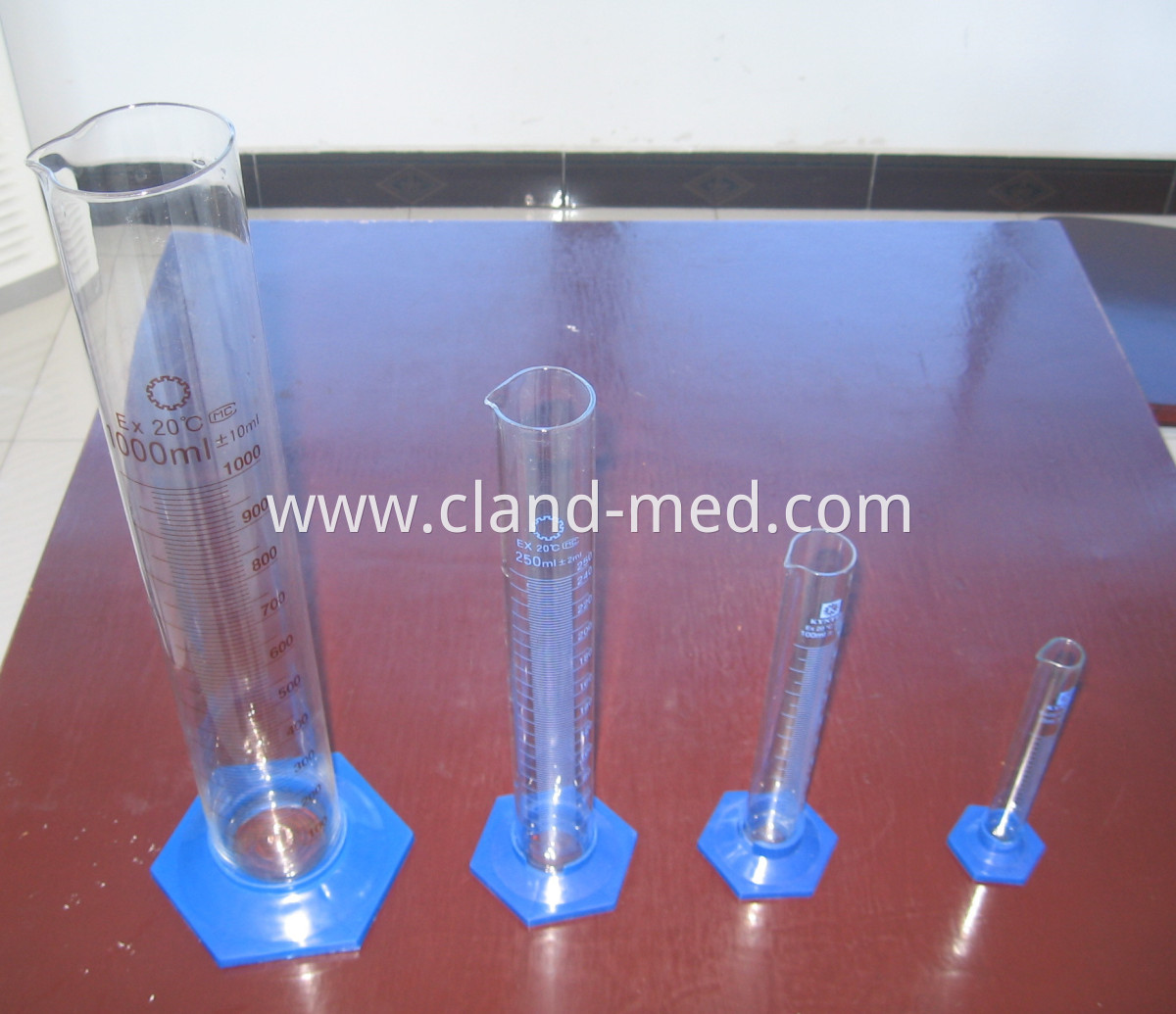 1601P Measuring Cylinder with Plastic Hexagonal Base,with Spout Graduated (1) -